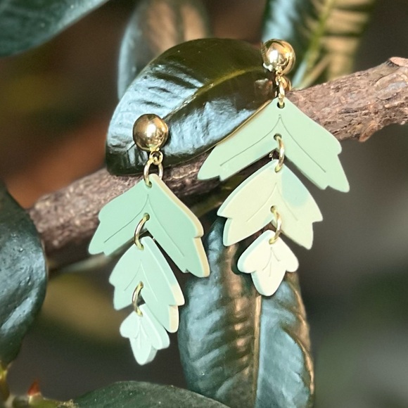 NEW Polymer Clay Leaf Design Drop Earrings - Picture 5 of 5